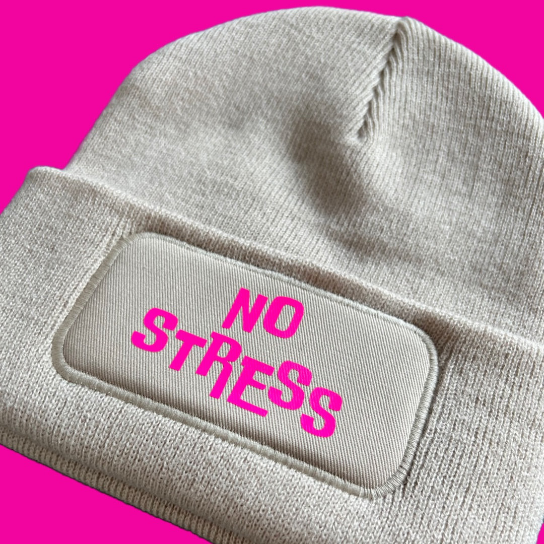 Statement Mütze "No stress" in Neonpink