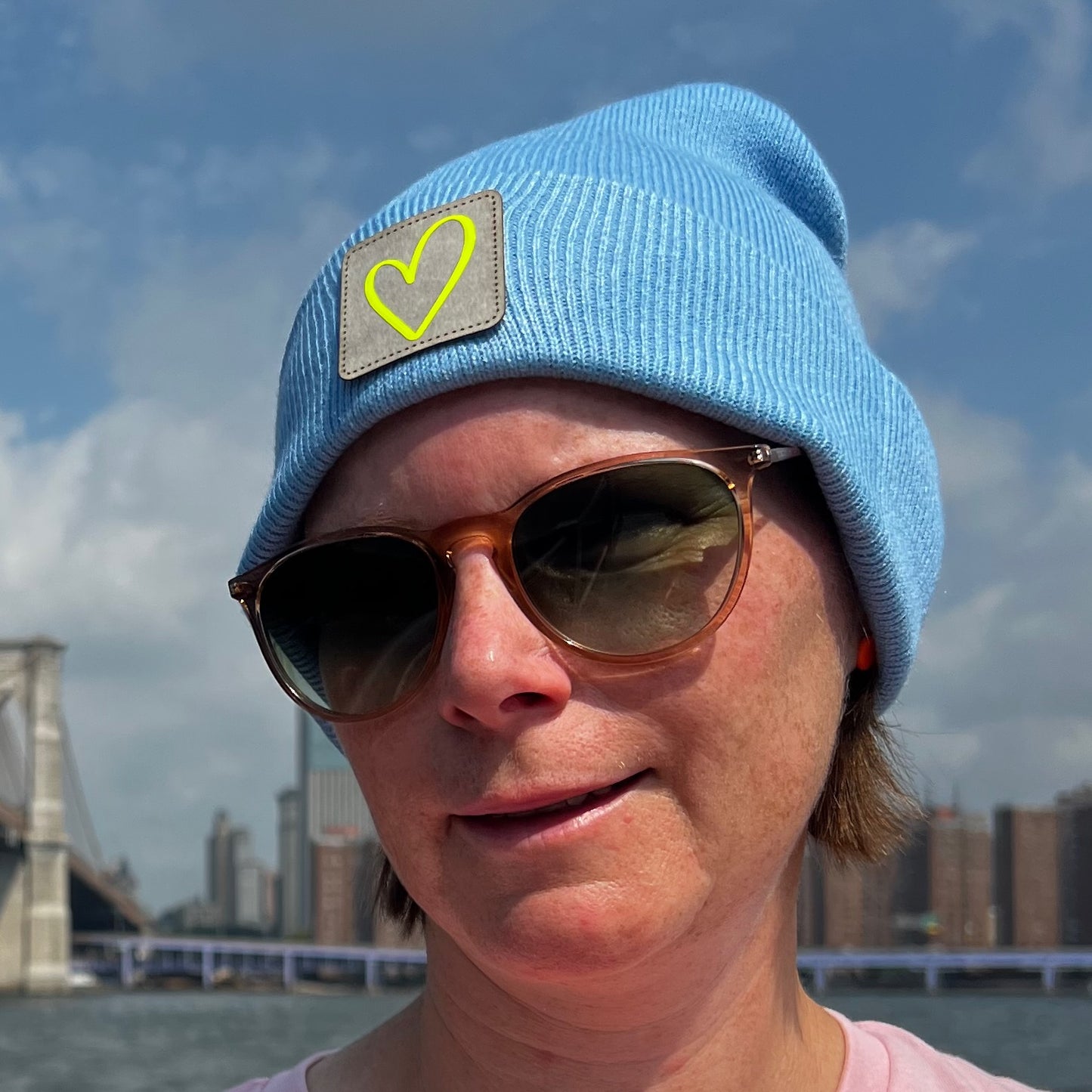 Trendy Mütze mit Herz Patch in hellblau