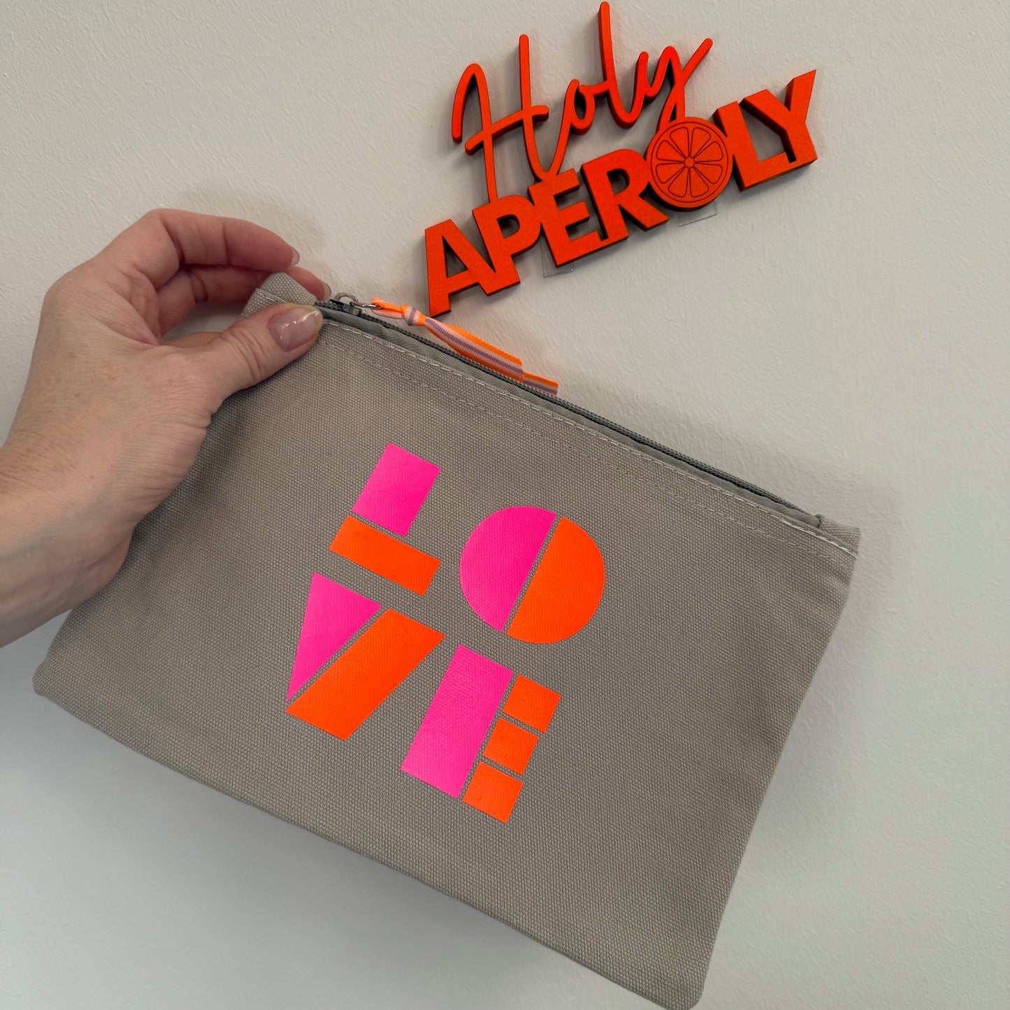 LOVE Kosmetiktasche Neon Edition