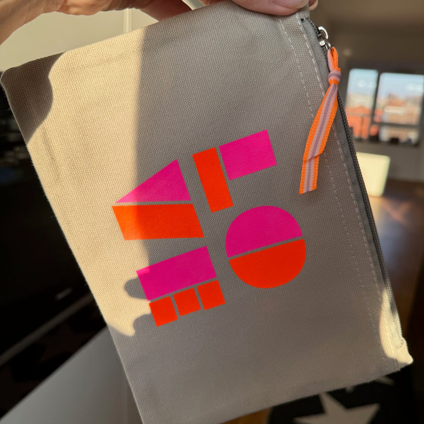 LOVE Kosmetiktasche Neon Edition